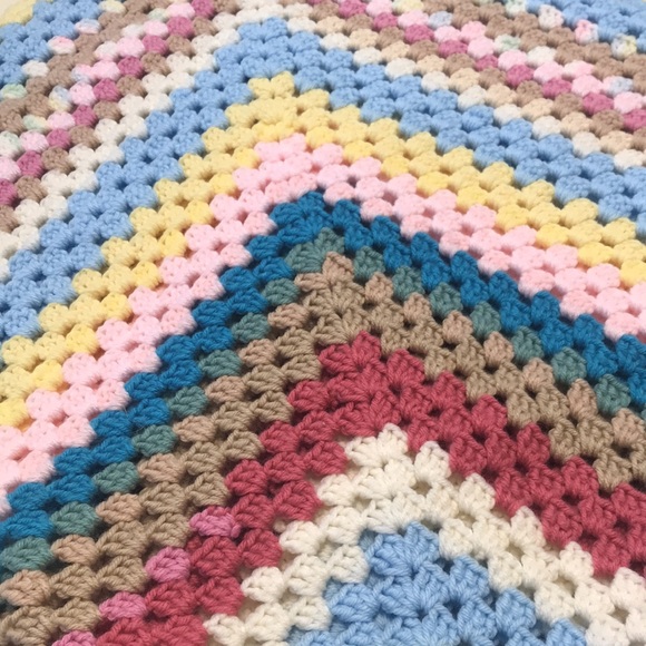 Vintage Handmade Granny Square Crotched Blanket Throw Afghan - Picture 6 of 6